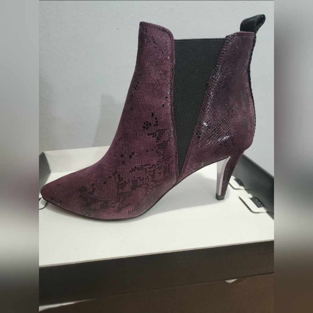 DKNY Alani Booties